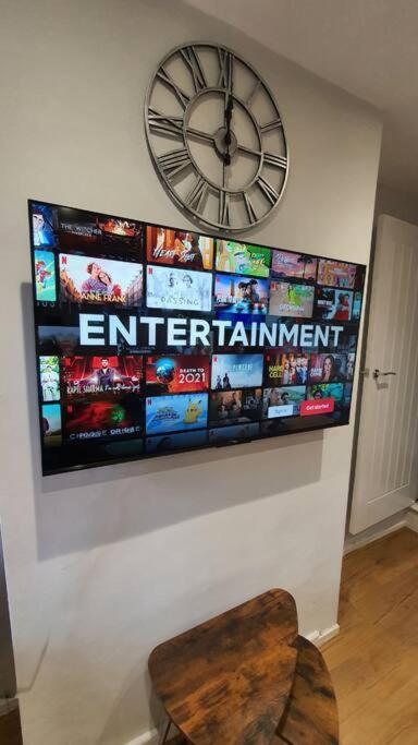 Contractors-City Centre-Parking-Sleeps 9 -Smart Tv, 2 Bathrooms! โคเวนทรี ภายนอก รูปภาพ