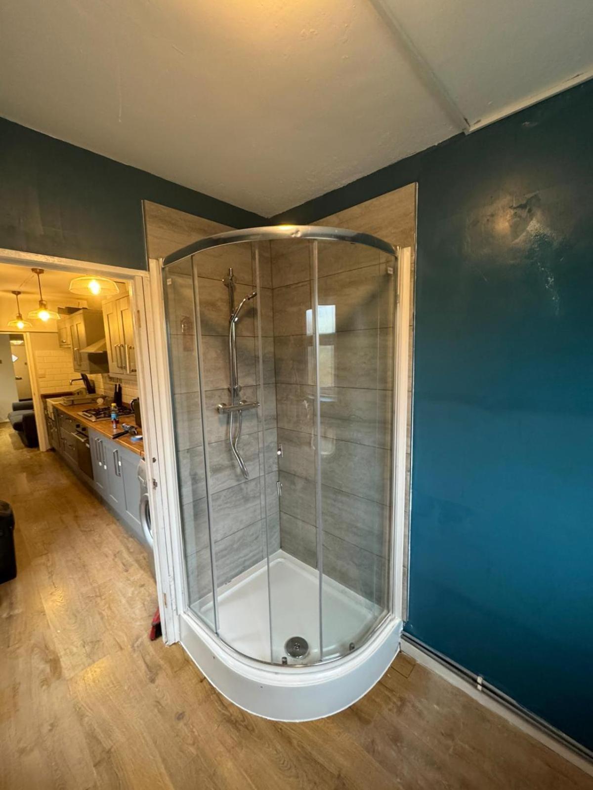 Contractors-City Centre-Parking-Sleeps 9 -Smart Tv, 2 Bathrooms! โคเวนทรี ภายนอก รูปภาพ